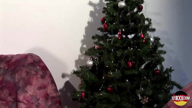 123XXX - 100% Amateurs: Slanke tiener uit Duitsland krijgt haar cristmas-druk