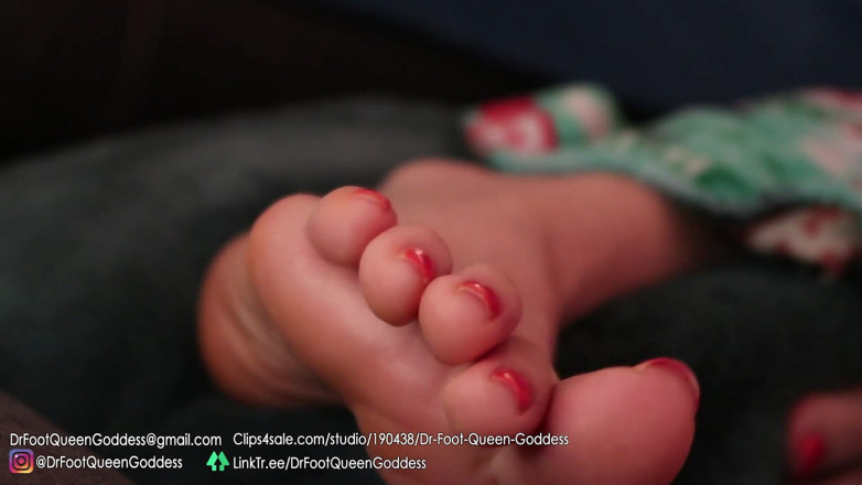 Dr. Foot Queen Goddess: Relaxing couch soles part 5