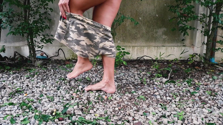 Molly Sweet: Hot girl peeing / piss compilation!