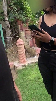Perempuan jalang India menikmati seks dengan pelanggan dengan audio hindi yang kotor