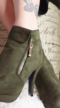I Love the Way Booties Look on My Petite Size 6 Feet Don't You. Wiem, że tak, jesteś całkowicie uzależniony od botków