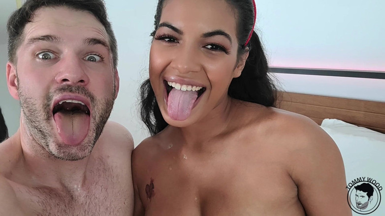 Tommy Wood XXX: Sex de Crăciun cu vedeta negresă sexy Maya