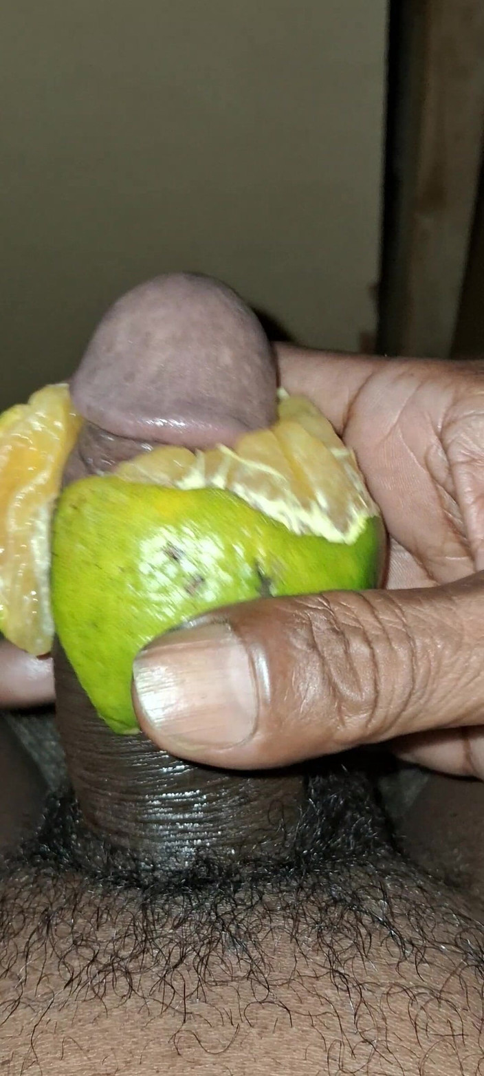 Maddymissile: Cewek sange ini memompa warna oranye sampai oranye