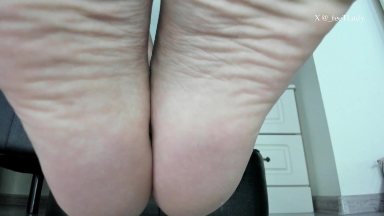 Feet lady: Footjob aérien