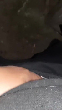 Pillé a mi vecina masturbándose en el baño de la calle y me uní a ella - ilusión lésbica