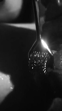 Cewek ini lagi asik masturbasi sampai muncrat - close up