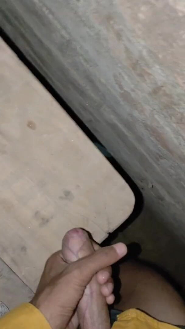 Desimast7: Big Cock Cumming on the Bed