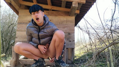 Idmir Sugary: Šukání s robertkem ve dřepu a sténání na zahradě