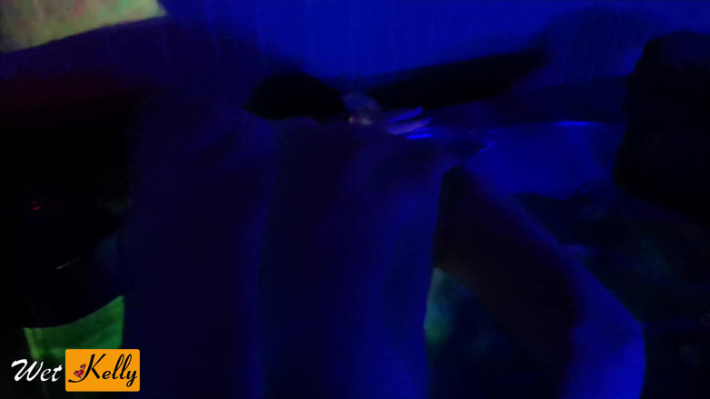 Wet Kelly: Sesso bollente nella jacuzzi con una miLF dalle grandi tette