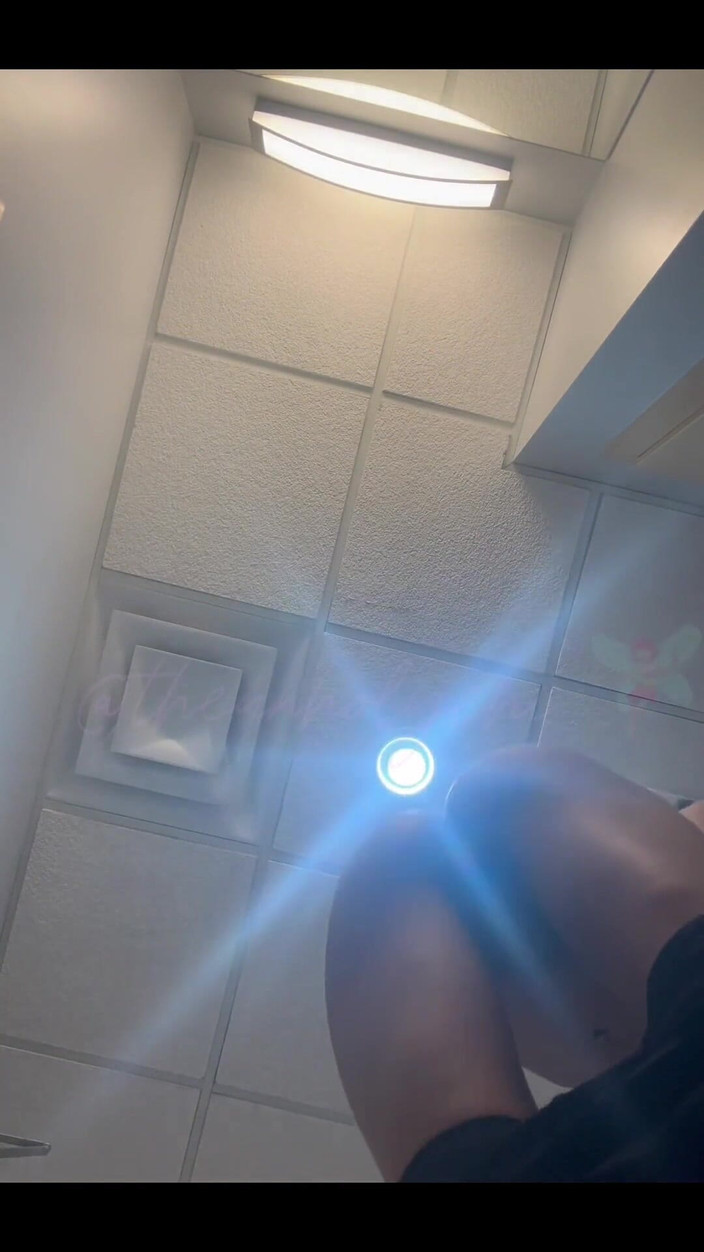 theunholychi: Pișare publică disperată