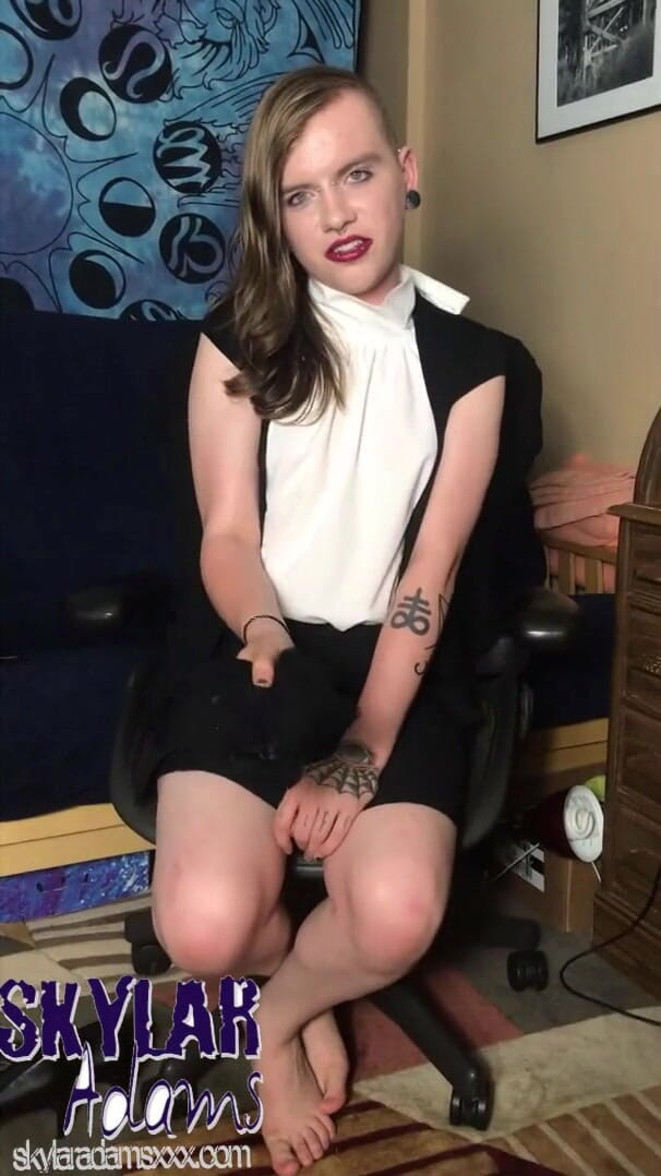 Skylar Adams: Naughty tranny secretary