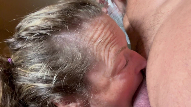 Bonewizzard69: Gros plan oral, femme mature aux yeux verts