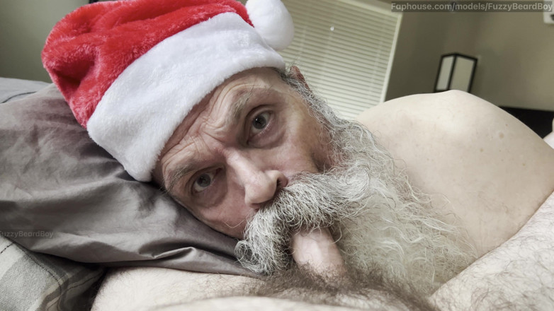 FuzzyBeardBoy: Santa Sucks Cock and Swallows Cum