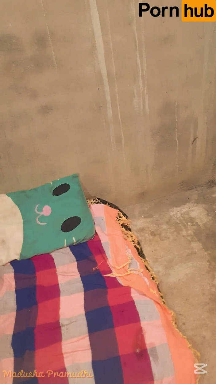 Tiyana: 부엌에서 모든 자세로 발정난 마누라를 따먹는 남편