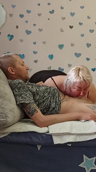 Мінет перед камшотом від мачухи
