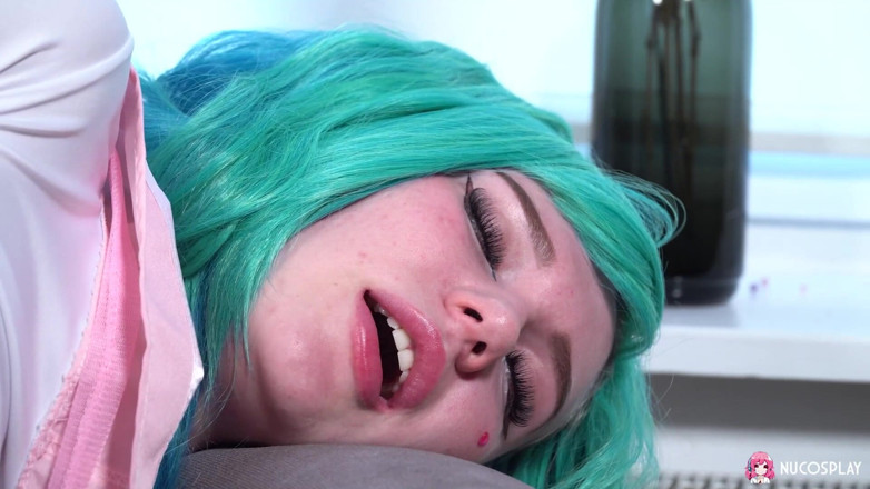 Nu Cosplay: Leyla Lure este o curvă hentai excitată cu părul albastru