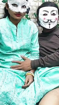Ngentot pacar barunya untuk pertama kali 1700 dan ngentot kondom dengan titik-titik lagi asik ngentot sama pacarnya