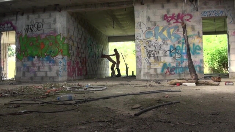 STRAIGHTS BOYS COERCED TO FUCK GAY: Twink šuká sexy straigh na cestovním exihb místě
