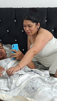 Mature Wants a Fuck Before Going Out with Her Friends
