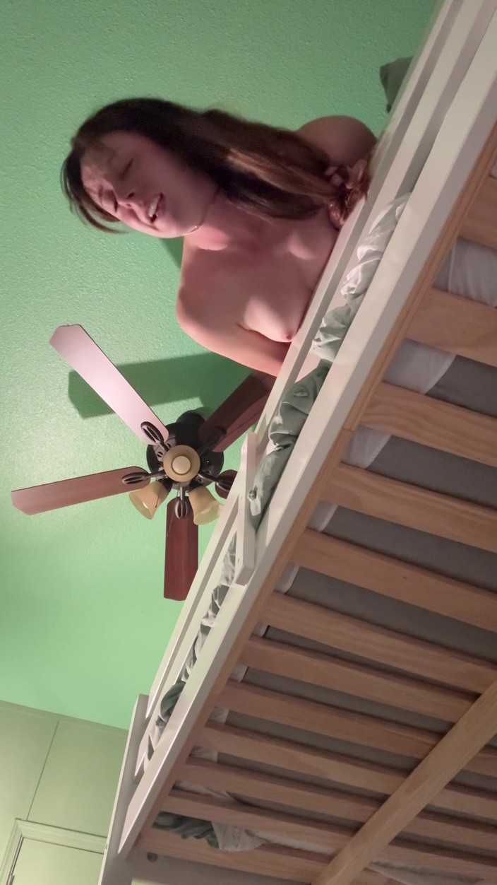 Nadia Foxx: अपनी सौतेली बहन के साथ रूमिंग यौन हो जाता है.. यही कारण है कि चारपाई बिस्तर हमेशा एक अच्छा विचार होते हैं!