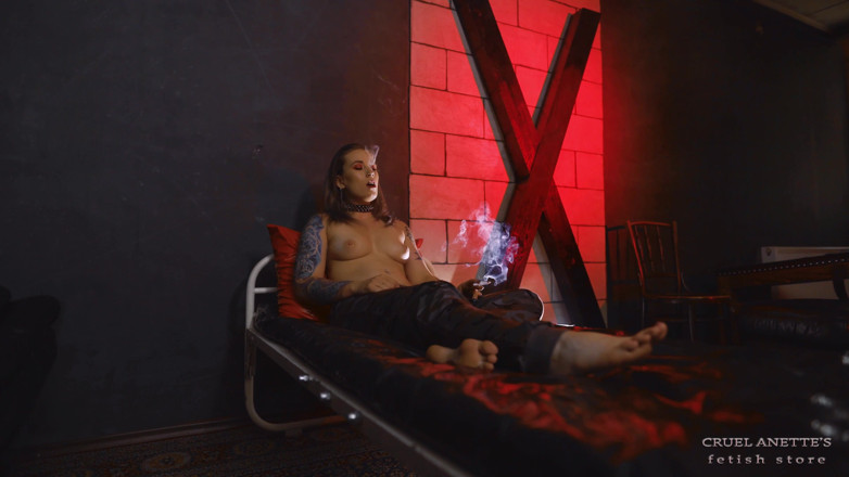 Cruel Anettes fetish world: Últimos cigarros