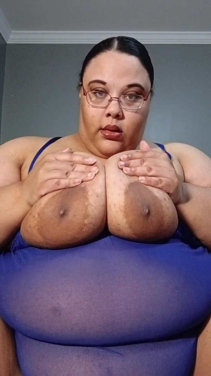 Jessica pigslut: Bermain dengan pepek saya semasa memakai pakaian dalam seksi saya!