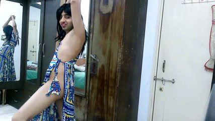 Cute & Nude Crossdresser: Caliente mariquita crossdresser femboy dulce piruleta en un sexy playa...