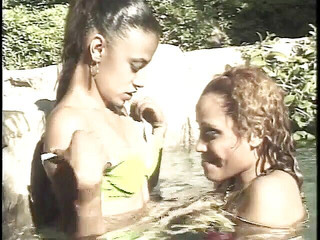 A Lesbian World: Čtyři holky vylížou zadek