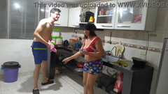 Pikaa6: 18letá brunetka s velkými povislými prsy z New Yorku v...