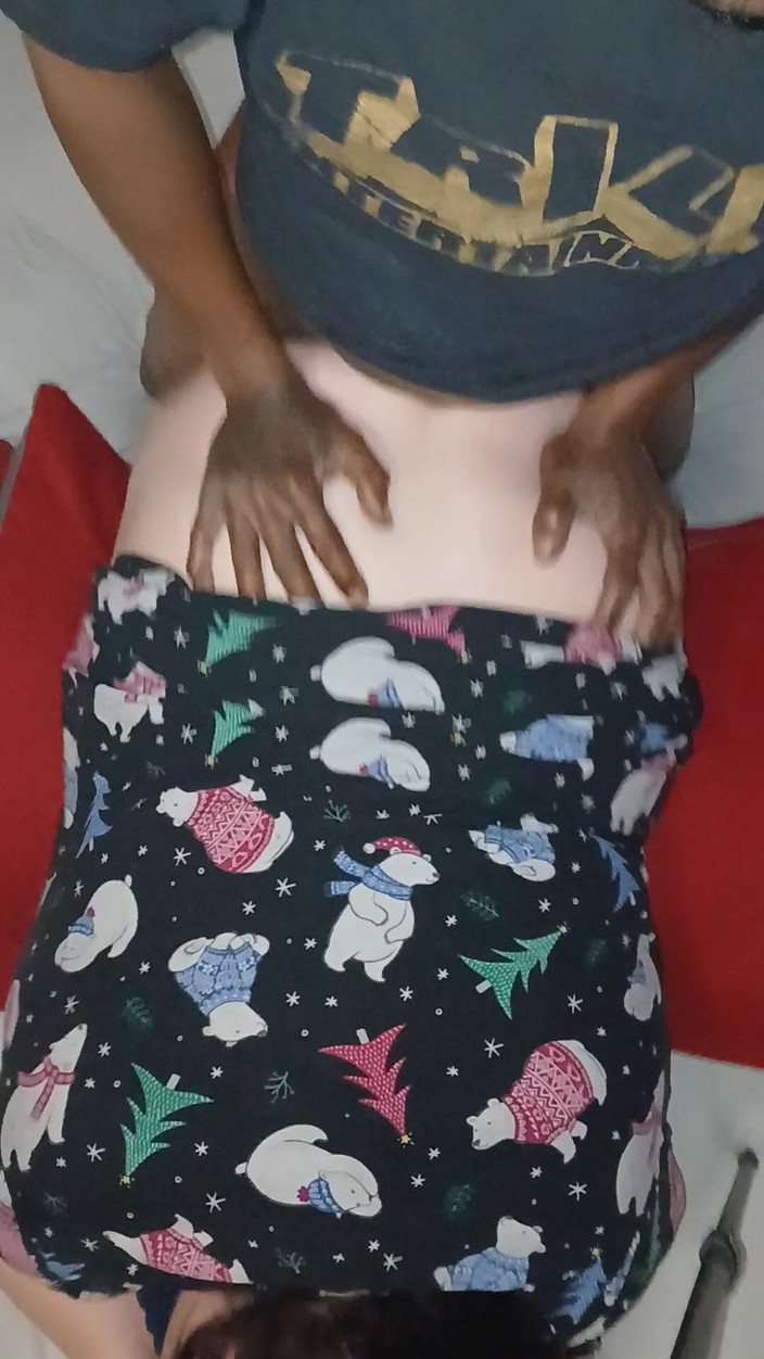 Big uhaul: Pulă mare și neagră în pizda strâmtă a curului