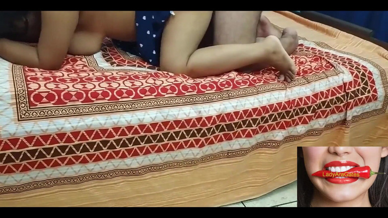 Hotty Jiya Sharmaa: Adakah, Pantat Meletup