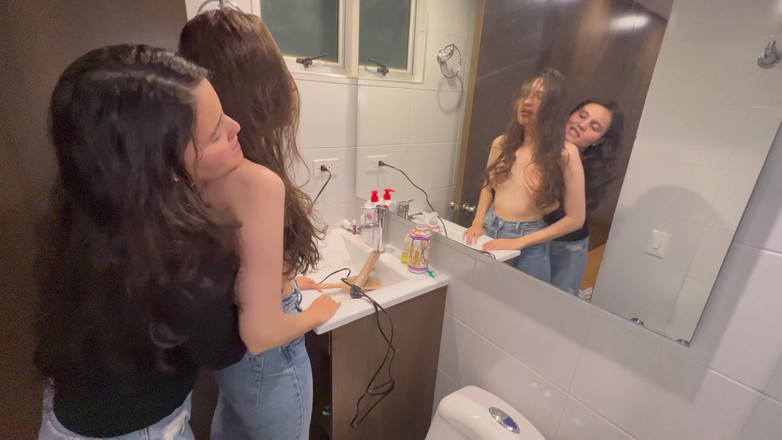 scarlettandc: My Makeup Artist Invites Me to Do Hot Things