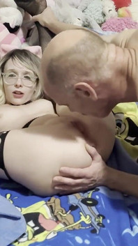 Stiefvader kan me niet weerstaan, anaal en voeten