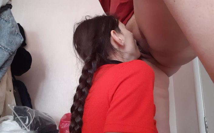 Lesbian-illusion: 내 선생님이 나를 유혹하고 내 입에 그녀의 보지를 따먹게 만들었어