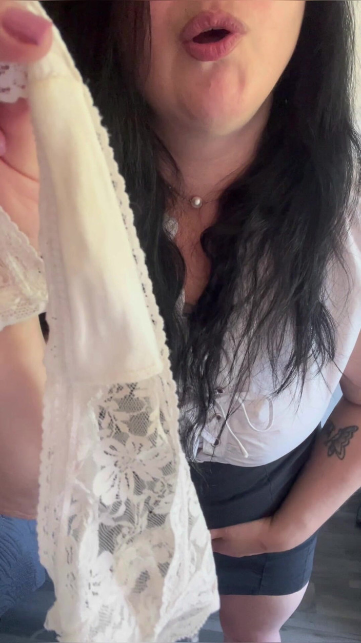 Maitresse Clara: Schnüffel an meinen Tangas