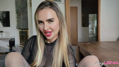 Goddess Lena: Footjob v šedých punčochách