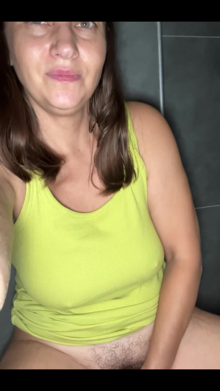 Crypto Mommy: BBW, 내 아침 화장실에서 비데로 얼굴을 사용하고 싶어!