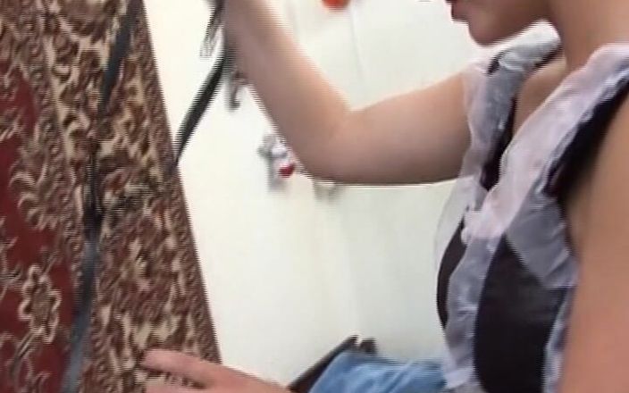 German's Lesbian: Duitse dame met voorbinddildo neukt haar meid