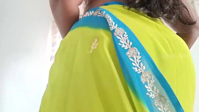 Luxmi Wife: Massage Girl Fucking Customer - 2