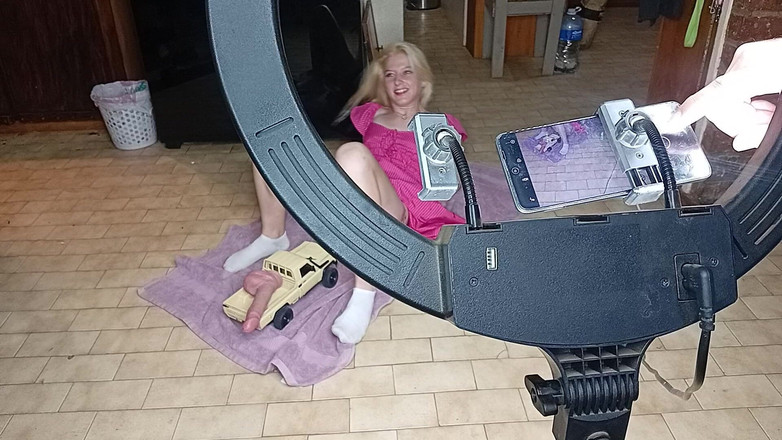 18blondteen: Studentka dostaje jej cipkę zerżnięta z samochodem RC