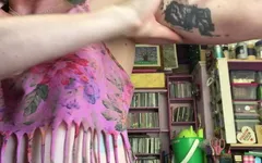 Looner Lap Dance. Rachel Wrigglers Brings You Her Own Unique Sexy Striptease as She Rubs Her Battle-scarred Body with Ballons