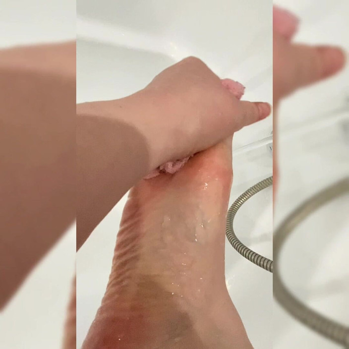 VikkiGeorgia: Brudne stopy