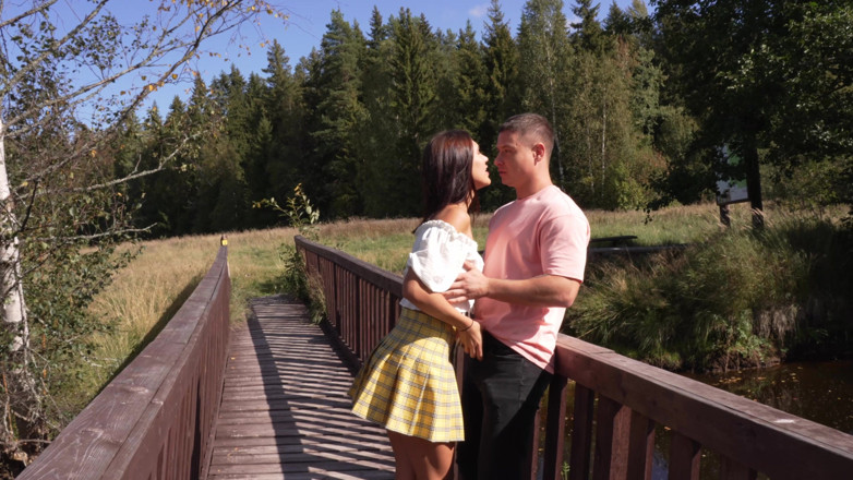 Murkovski: Picnic, sesso e sborra sul culo in una calda giornata...