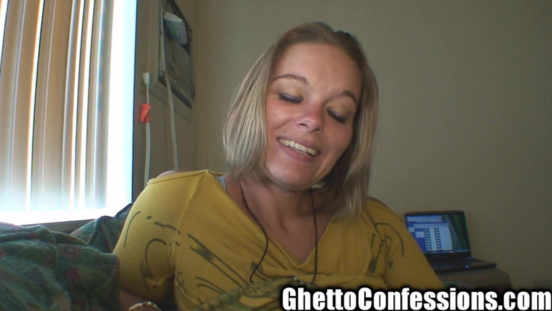 Ghetto Confessions: Feliz Gostosa Do Gueto, Prostituta Chupa Pau Bem!