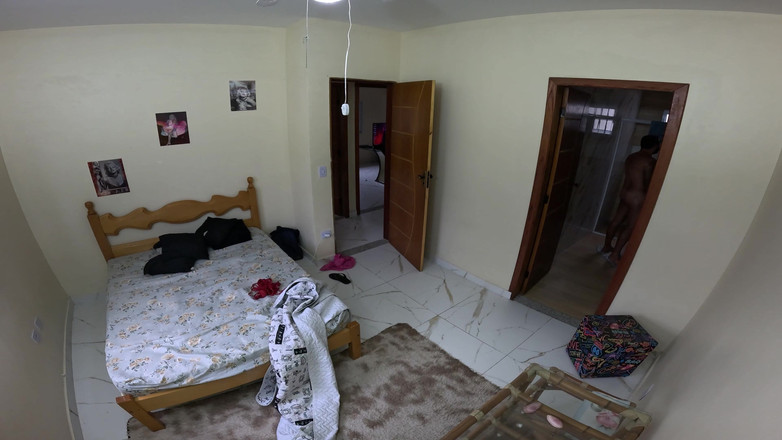 Lukas Zaad: Kamera di Hostel: Saya menangkap istri teman saya yang lain!
