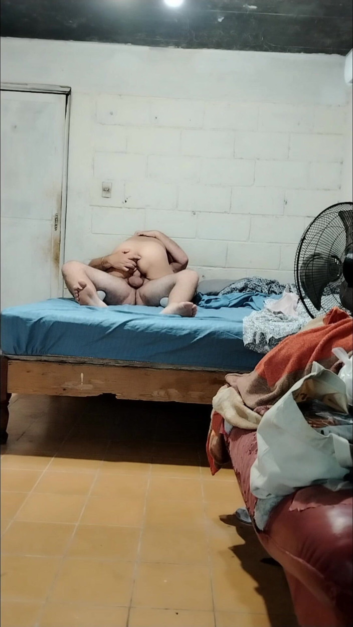 cextyu: Lady Cleaning
