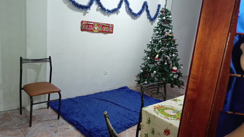 Lady: 크리스마스를 위해 화장실에서 아름답고 거유 하녀와 섹스하는 노인