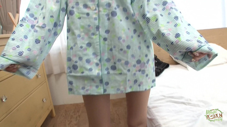 Magic Asian Pussy: 그녀는 이 남자의 성기에서 너무 많은 쾌감을 느꼈기 때문에 자신을 껴안고 있었습니다.