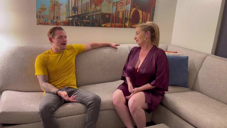 Danni Jones: Styvsonen Alex Avund kommer hitta sin styvmamma Danni Jones för...