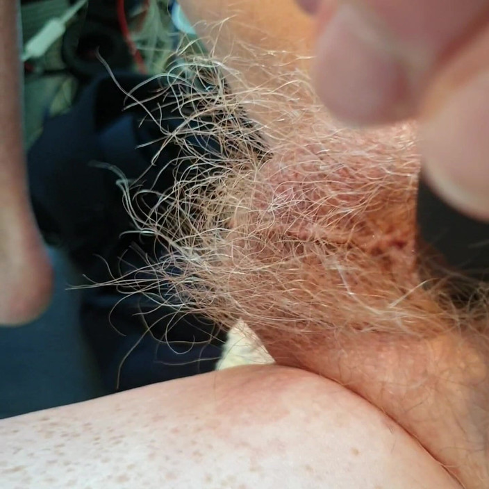 Redhairy4u: Minik yarak boşalıyor